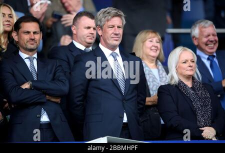 Marcel Brands - Everton Director of Football (Center) Alexander (Sasha) Ryazantsev - Everton Chief Finance and Commercial Officer und Denise Barrett-Baxendale - Everton Chief Executive Officer (CEO) (rechts) Stockfoto