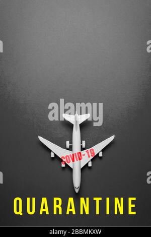 Nicht reisen, stoppen Coronavirus. Stornierte Flüge auf dem Flughafen. Ausbruch kovide 19-Virus-Pandemie, betrifft den Lufttransport. Europa ist unter Quarantäne gestellt, Abfahrtsverbot. Stockfoto