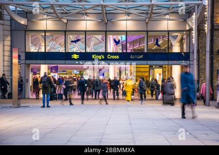 Kings Cross London, ein wichtiger Bahnterminus - Großbritannien Stockfoto