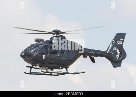 Airbus Helicopters EC135P2+ D-HDDL, die von der deutschen Marine auf der Royal International Air Tattoo 2018 auf RAF Fairford, Großbritannien, eingesetzt werden Stockfoto