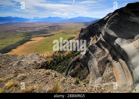 Blick auf Mirador Cerro Dorotea, Puerto Natales Stadt Patagonien, Chile, Südamerika eine leichte halbtägige Wanderung zu einem Felsvorsprung mit Blick auf Puerto Natal Stockfoto