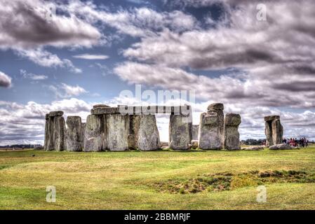 Stonehenge stehende Steine mit dramatischem Himmel. Wiltshire, England Stockfoto