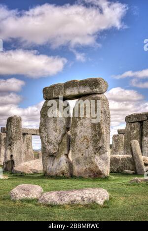 Stonehenge stehende Steine mit dramatischem Himmel. Wiltshire, England Stockfoto