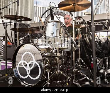 Schlagzeuger Jason Bonham, Sohn des legendären Schlagzeugers John Bonham, tritt am Ascend Amphitheatre in Nashville, TN, auf. Stockfoto