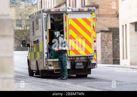 Polizei- und Krankenwagenpersonal, PSA, Kovid 19, Coronavirus, nhs, Schottland, Edinburgh Stockfoto