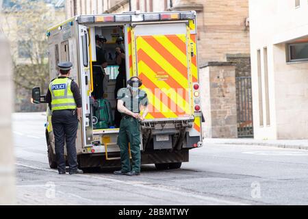 Polizei- und Krankenwagenpersonal, PSA, Kovid 19, Coronavirus, nhs, Schottland, Edinburgh Stockfoto