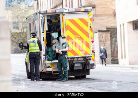 Polizei- und Krankenwagenpersonal, PSA, Kovid 19, Coronavirus, nhs, Schottland, Edinburgh Stockfoto