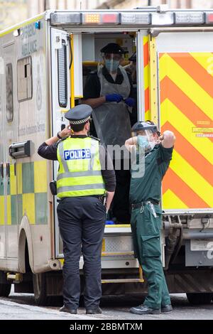 Polizei- und Krankenwagenpersonal, PSA, Kovid 19, Coronavirus, nhs, Schottland, Edinburgh Stockfoto