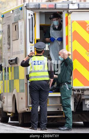 Polizei- und Krankenwagenpersonal, PSA, Kovid 19, Coronavirus, nhs, Schottland, Edinburgh Stockfoto