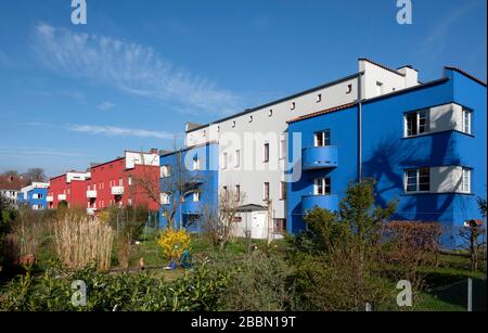 Kelle, Wohnungssiedlung italienischer Garten von Otto Haesler, 1925 Fertiggestelt, Sechsfamilienhaus, Gartenseite, Links die rohen Vierfamilienhäuser Stockfoto