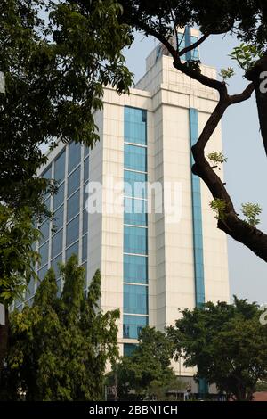 Jakarta, Indonesien - 13. Juli 2019: Fassade Detail der Central Agency on Statistics of Indonesia, oder Statistik Indonesia Bürogebäude. Stockfoto