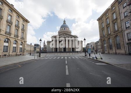 Paris, Frankreich. März 2020. Am 31. März 2020 sind leere Straßen rund um das Pantheon in Paris, Frankreich, zu sehen. (Foto von Daniel Brown/Sipa USA) Credit: SIPA USA/Alamy Live News Stockfoto