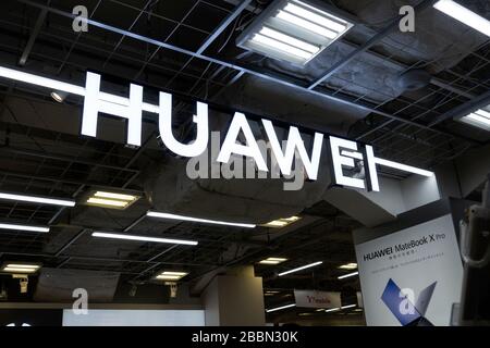 Tokio, Japan - 31. Mai 2018. Huawei Ladenschild Huawei ist ein chinesisches multinationales Technologieunternehmen. Stockfoto