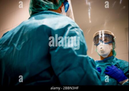 Medizinisches Personal schützt sich vor Kovid19 Stockfoto