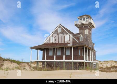 Die historische Station Oregon Inlet zur Rettung des Lebens auf der Insel Pea Island in der Nähe von Rodanthe, am äußeren Ufer von North Carolina Stockfoto