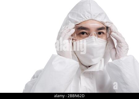 Gesundheitsarbeiter, die Schutzkleidung tragen Stockfoto