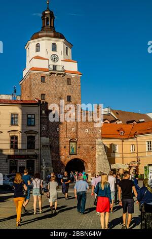 Das Krakauer Tor, Teil der mittelalterlichen Befestigungen, in der Stadt Lublin, Polen. Juni 2017. Stockfoto