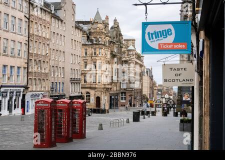 The Edinburgh Fringe Shop and Ticket Office on Edinburgh's Royal Mile. Die Edinburgh Fringe wurden zusammen mit dem Military Tattoo, dem Edinburgh International Festival, dem Edinburgh Art Festival und dem Edinburgh International Book Festival in diesem Jahr aufgrund von Bedenken bezüglich der Covid-19-Pandemie abgesagt. Stockfoto