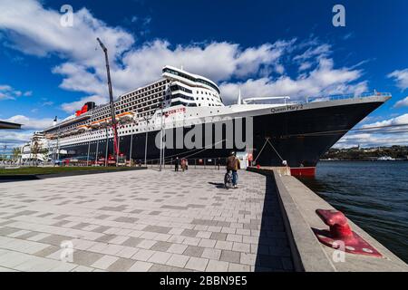 Das Kreuzfahrtschiff der RMS Queen Mary II war ein transatlantisches Linienschiff, das sich an der Place des Canotiers in der Stadt Old-Quebec - Chantiers de l'Atlantique, Saint-Nazair, befand Stockfoto