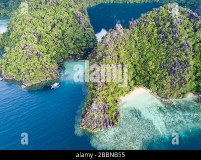 Philippinen Palawan Coron Island Barracuda See Drohnenansicht Stockfoto