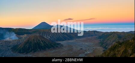 Mount Bromo Sonnenaufgang Panorama Indonesien Ost-Java Stockfoto