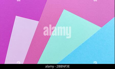 Hintergrund mit bunten Pastelltönen. Violette, pinke, grüne, blaue Blätter auf der Fotografie. Stockfoto