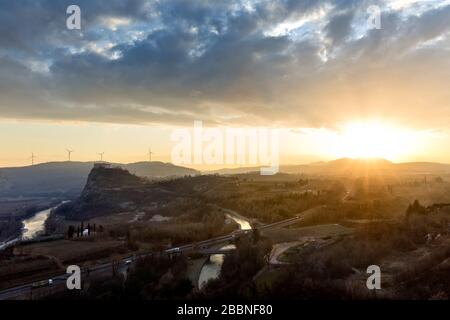 Sonnenuntergang auf dem napoleonischen Schlachtfeld von Rivoli im Jahr 1797. Rivoli Veronese, Provinz Verona, Venetien, Italien, Europa. Stockfoto