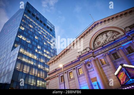 The Opera House in Quay Street, Manchester, England at Night und Nr. 1 Spinningfields, Stockfoto