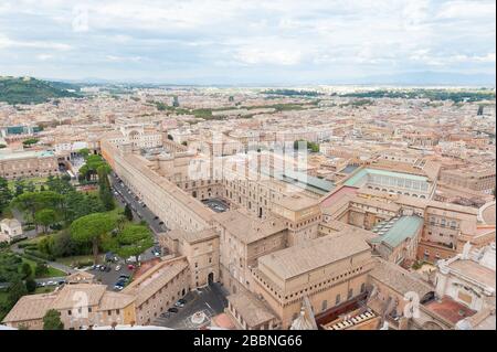 Vatikanstadt - 08. Oktober 2018 : Blick auf den Petersplatz (Piazza San Pietro) vom Petersdom (Papstbasilika) Stockfoto