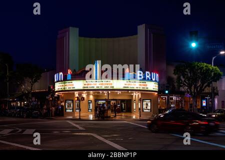 Das Fox Bruin Theatre ist ein Art-déco-Theater in Westwood, Los Angeles. Es war einmal in Hollywood im Film 2019 zu sehen Stockfoto