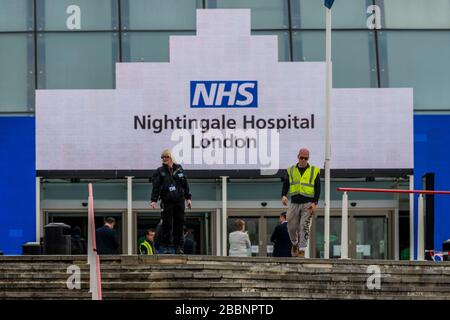 London, Großbritannien. April 2020. Das neue Nightingale Hospital im Excel Center - der "Lockdown" gilt weiterhin für den Coronavirus (Covid 19)-Ausbruch in London. Credit: Guy Bell/Alamy Live News Stockfoto