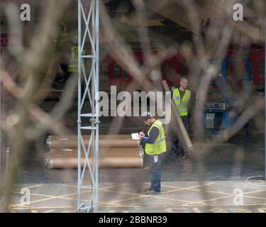 Glasgow, Großbritannien. April 2020. Abgebildet: Die neue medizinische Einrichtung des NHS Schottland, die auf dem Scottish Events Campus (SEC) in Glasgow eingerichtet wird, soll NHS Louisa Jordan heißen, nachdem Gesundheitsministerin Jeane Freeman angekündigt hat, dass das temporäre Krankenhaus nach Schwester Louisa Jordan benannt wird. Eine Krankenschwester aus dem ersten Weltkrieg, die im aktiven Dienst in Serbien im Jahr 1915 starb. Aufgrund der Coronavirus (COVID-19)-Pandemie ordnete Nicola Sturgeon - erster Schottland-Minister und Boris Johnson - britischer Premierminister strenge Sperrmaßnahmen an, die die Menschen dazu aufforderten, zu Hause zu bleiben. Gutschrift: Colin Fisher/Alamy leben Nachrichten. Stockfoto