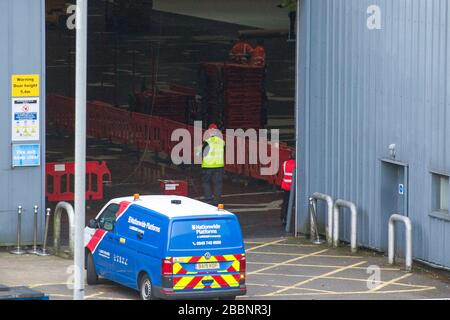 Glasgow, Großbritannien. April 2020. Abgebildet: Die neue medizinische Einrichtung des NHS Schottland, die auf dem Scottish Events Campus (SEC) in Glasgow eingerichtet wird, soll NHS Louisa Jordan heißen, nachdem Gesundheitsministerin Jeane Freeman angekündigt hat, dass das temporäre Krankenhaus nach Schwester Louisa Jordan benannt wird. Eine Krankenschwester aus dem ersten Weltkrieg, die im aktiven Dienst in Serbien im Jahr 1915 starb. Aufgrund der Coronavirus (COVID-19)-Pandemie ordnete Nicola Sturgeon - erster Schottland-Minister und Boris Johnson - britischer Premierminister strenge Sperrmaßnahmen an, die die Menschen dazu aufforderten, zu Hause zu bleiben. Gutschrift: Colin Fisher/Alamy leben Nachrichten. Stockfoto