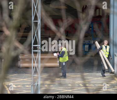 Glasgow, Großbritannien. April 2020. Abgebildet: Die neue medizinische Einrichtung des NHS Schottland, die auf dem Scottish Events Campus (SEC) in Glasgow eingerichtet wird, soll NHS Louisa Jordan heißen, nachdem Gesundheitsministerin Jeane Freeman angekündigt hat, dass das temporäre Krankenhaus nach Schwester Louisa Jordan benannt wird. Eine Krankenschwester aus dem ersten Weltkrieg, die im aktiven Dienst in Serbien im Jahr 1915 starb. Aufgrund der Coronavirus (COVID-19)-Pandemie ordnete Nicola Sturgeon - erster Schottland-Minister und Boris Johnson - britischer Premierminister strenge Sperrmaßnahmen an, die die Menschen dazu aufforderten, zu Hause zu bleiben. Gutschrift: Colin Fisher/Alamy leben Nachrichten. Stockfoto