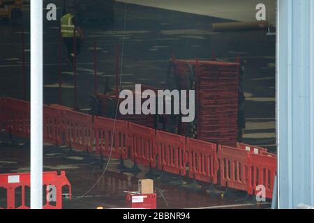 Glasgow, Großbritannien. April 2020. Abgebildet: Die neue medizinische Einrichtung des NHS Schottland, die auf dem Scottish Events Campus (SEC) in Glasgow eingerichtet wird, soll NHS Louisa Jordan heißen, nachdem Gesundheitsministerin Jeane Freeman angekündigt hat, dass das temporäre Krankenhaus nach Schwester Louisa Jordan benannt wird. Eine Krankenschwester aus dem ersten Weltkrieg, die im aktiven Dienst in Serbien im Jahr 1915 starb. Aufgrund der Coronavirus (COVID-19)-Pandemie ordnete Nicola Sturgeon - erster Schottland-Minister und Boris Johnson - britischer Premierminister strenge Sperrmaßnahmen an, die die Menschen dazu aufforderten, zu Hause zu bleiben. Gutschrift: Colin Fisher/Alamy leben Nachrichten. Stockfoto