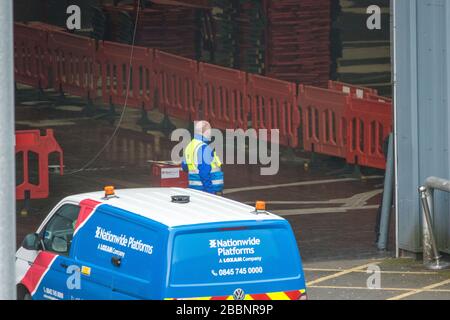 Glasgow, Großbritannien. April 2020. Abgebildet: Die neue medizinische Einrichtung des NHS Schottland, die auf dem Scottish Events Campus (SEC) in Glasgow eingerichtet wird, soll NHS Louisa Jordan heißen, nachdem Gesundheitsministerin Jeane Freeman angekündigt hat, dass das temporäre Krankenhaus nach Schwester Louisa Jordan benannt wird. Eine Krankenschwester aus dem ersten Weltkrieg, die im aktiven Dienst in Serbien im Jahr 1915 starb. Aufgrund der Coronavirus (COVID-19)-Pandemie ordnete Nicola Sturgeon - erster Schottland-Minister und Boris Johnson - britischer Premierminister strenge Sperrmaßnahmen an, die die Menschen dazu aufforderten, zu Hause zu bleiben. Gutschrift: Colin Fisher/Alamy leben Nachrichten. Stockfoto