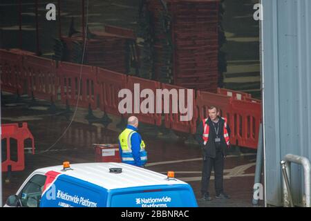 Glasgow, Großbritannien. April 2020. Abgebildet: Die neue medizinische Einrichtung des NHS Schottland, die auf dem Scottish Events Campus (SEC) in Glasgow eingerichtet wird, soll NHS Louisa Jordan heißen, nachdem Gesundheitsministerin Jeane Freeman angekündigt hat, dass das temporäre Krankenhaus nach Schwester Louisa Jordan benannt wird. Eine Krankenschwester aus dem ersten Weltkrieg, die im aktiven Dienst in Serbien im Jahr 1915 starb. Aufgrund der Coronavirus (COVID-19)-Pandemie ordnete Nicola Sturgeon - erster Schottland-Minister und Boris Johnson - britischer Premierminister strenge Sperrmaßnahmen an, die die Menschen dazu aufforderten, zu Hause zu bleiben. Gutschrift: Colin Fisher/Alamy leben Nachrichten. Stockfoto
