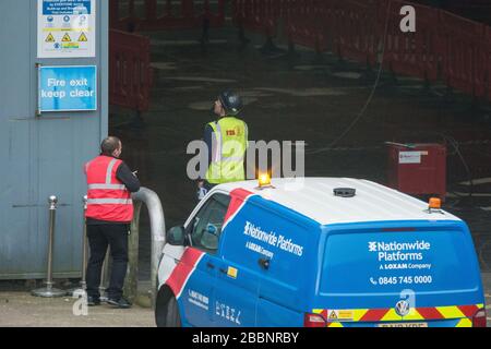 Glasgow, Großbritannien. April 2020. Abgebildet: Die neue medizinische Einrichtung des NHS Schottland, die auf dem Scottish Events Campus (SEC) in Glasgow eingerichtet wird, soll NHS Louisa Jordan heißen, nachdem Gesundheitsministerin Jeane Freeman angekündigt hat, dass das temporäre Krankenhaus nach Schwester Louisa Jordan benannt wird. Eine Krankenschwester aus dem ersten Weltkrieg, die im aktiven Dienst in Serbien im Jahr 1915 starb. Aufgrund der Coronavirus (COVID-19)-Pandemie ordnete Nicola Sturgeon - erster Schottland-Minister und Boris Johnson - britischer Premierminister strenge Sperrmaßnahmen an, die die Menschen dazu aufforderten, zu Hause zu bleiben. Gutschrift: Colin Fisher/Alamy leben Nachrichten. Stockfoto
