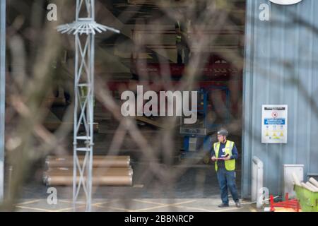 Glasgow, Großbritannien. April 2020. Abgebildet: Die neue medizinische Einrichtung des NHS Schottland, die auf dem Scottish Events Campus (SEC) in Glasgow eingerichtet wird, soll NHS Louisa Jordan heißen, nachdem Gesundheitsministerin Jeane Freeman angekündigt hat, dass das temporäre Krankenhaus nach Schwester Louisa Jordan benannt wird. Eine Krankenschwester aus dem ersten Weltkrieg, die im aktiven Dienst in Serbien im Jahr 1915 starb. Aufgrund der Coronavirus (COVID-19)-Pandemie ordnete Nicola Sturgeon - erster Schottland-Minister und Boris Johnson - britischer Premierminister strenge Sperrmaßnahmen an, die die Menschen dazu aufforderten, zu Hause zu bleiben. Gutschrift: Colin Fisher/Alamy leben Nachrichten. Stockfoto