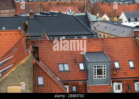 Aalborg, über die Dächer. Geschossen vom Dach des Kaufhauses Salling, gelegen unter: Nytorv 8, 9000 Aalborg, Dänemark. Stockfoto