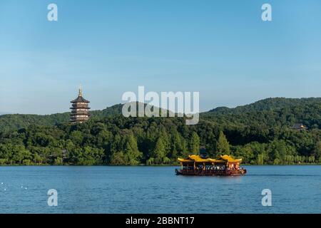 Blick auf die Leifeng-Pagode, den Westsee in Hangzhou, China Stockfoto
