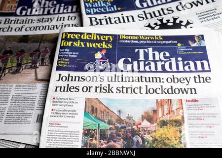 PM Boris 'Johnsons Ultimatum: Befolgen Sie die Regeln oder riskieren Sie einen strikten Lockdown' Titelzeile der Guardian Zeitung am 23. März 2020 London England UK Stockfoto