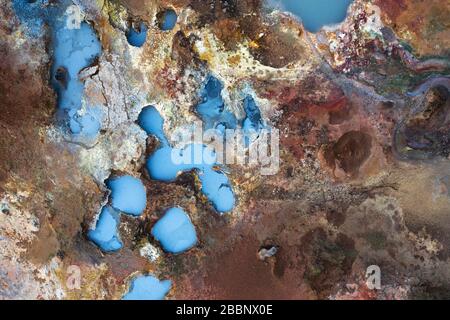 Das Gebiet liegt in der Nähe des Leuchtturms von Reykjanes und wird zusammen nach einem weiblichen Gespenst, das dort gelegt wurde, als Gunnuhver bezeichnet. Stockfoto