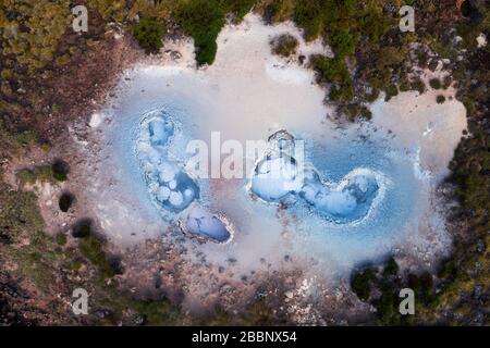 Das Gebiet liegt in der Nähe des Leuchtturms von Reykjanes und wird zusammen nach einem weiblichen Gespenst, das dort gelegt wurde, als Gunnuhver bezeichnet. Stockfoto