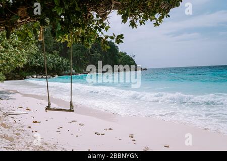 Atemberaubender tropischer Strand auf den Seychellen, riesige Granit Felsen am Strand, Strand Praslin Island Seychelles Cote dor Stockfoto