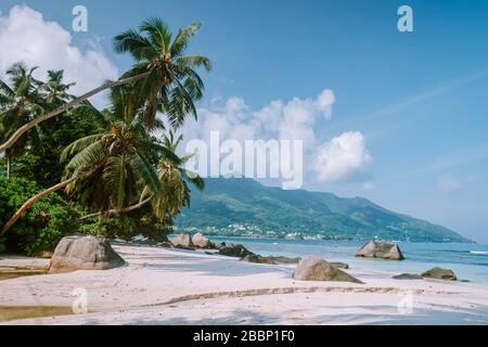 Atemberaubender tropischer Strand auf den Seychellen, riesige Granit Felsen am Strand, Strand Praslin Island Seychelles Cote dor Stockfoto