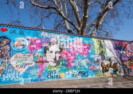 Die John Lennon Wall in Prag in der Zeit von Covid-19 Pandemy, Tschechien Stockfoto