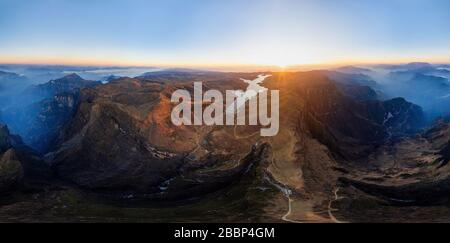 Xizang, Xizang, China. April 2020. Xian CHINA - 1. April 2020 - der Fotograf brauchte zehn Jahre, um die Landschaft des Plateaus einzufangen, jedes ist ein großes. Kredit: SIPA Asia/ZUMA Wire/Alamy Live News Stockfoto