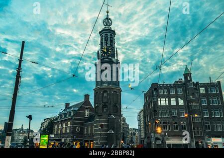 Munttoren Uhrturm nach hinten am Muntplein, Amsterdam, Niederlande (Holland) Stockfoto