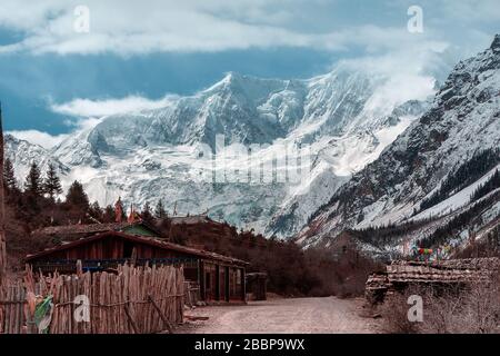 Xizang, Xizang, China. April 2020. Xian CHINA - 1. April 2020 - der Fotograf brauchte zehn Jahre, um die Landschaft des Plateaus einzufangen, jedes ist ein großes. Kredit: SIPA Asia/ZUMA Wire/Alamy Live News Stockfoto